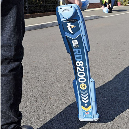 Localizador de Cabos e Tubulações com GPS Radiodetection RD8200G